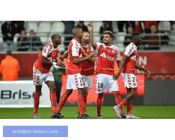 兰斯在本赛季保持稳定比赛节奏，状态回暖值得关注。