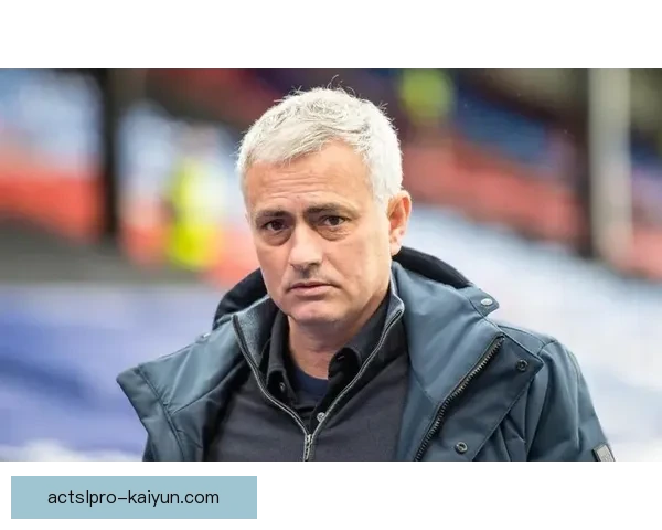 穆里尼奥更衣室管理能力持续受到关注，塑造球队和谐氛围。