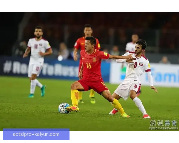 鲁伊斯在国家队首秀中表现稳定，备受期待的未来值得关注。